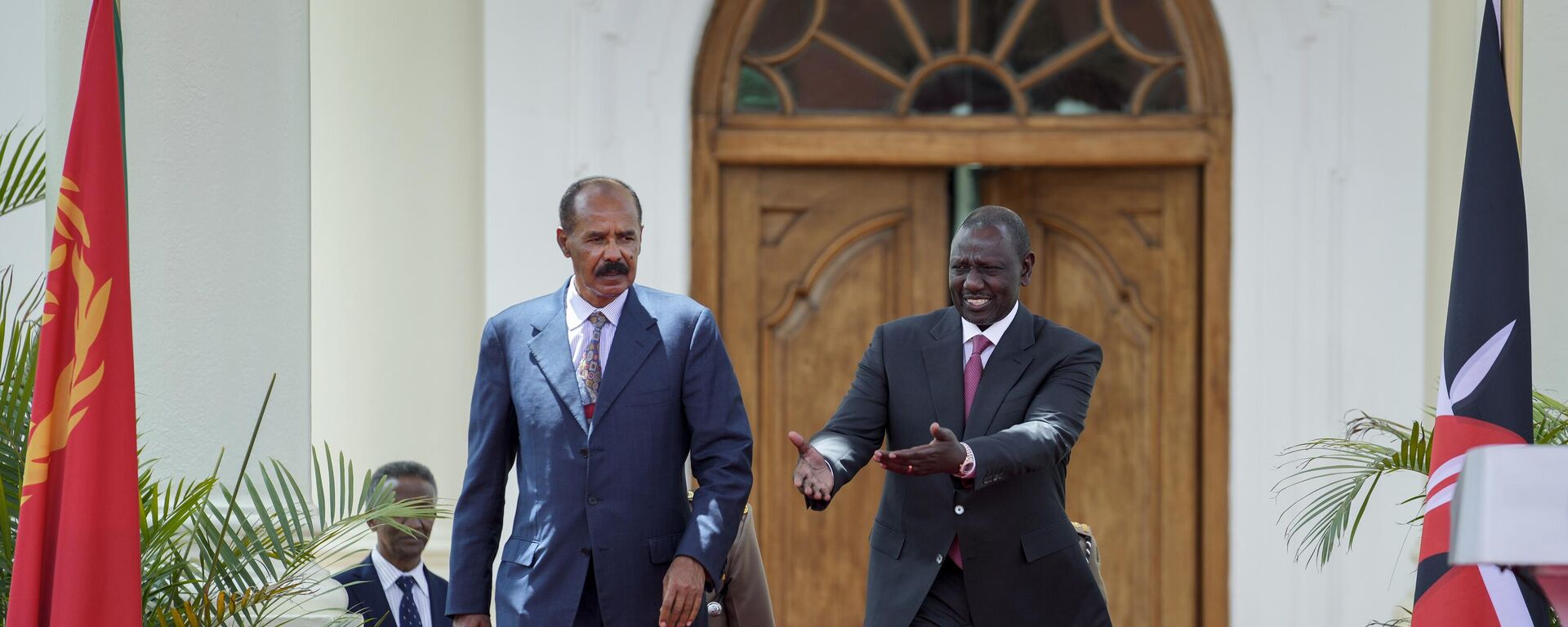 Eritrea's President Isaias Afwerki, left, is welcomed by Kenya's President William Ruto, right, as they arrive to speak to the media at State House in Nairobi, Kenya Thursday, Feb. 9, 2023.  - Sputnik International, 1920, 13.02.2023