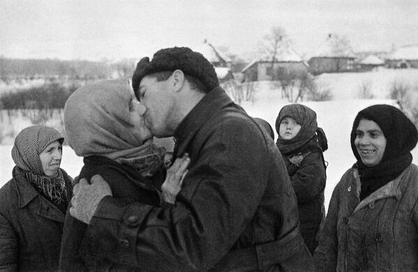 People in the village of Donets greet soviet servicemen liberating the land from the Nazis, as the Red Army moves towards Kharkov. - Sputnik International