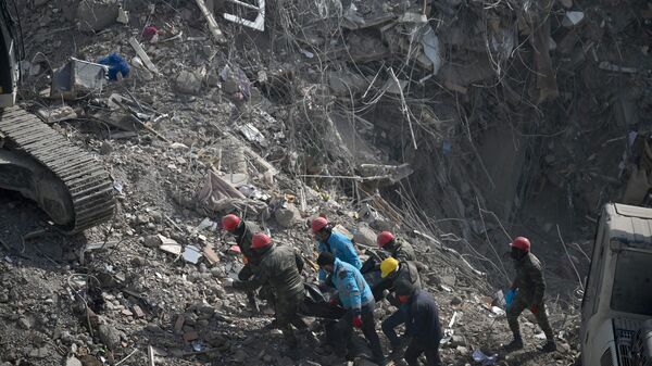 Search and rescue team evacuate a body from the rubble of collapsed buildings in Kahramanmaras on February 14, 2023, a week after an earthquake devastated parts of Turkiye and Syria leaving more than 35,000 dead and millions in dire need of aid.  - Sputnik International