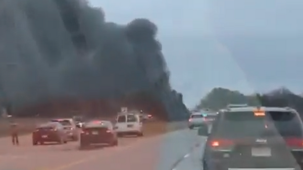 Screenshot captures aftermath of a crash involving a UH-60 Blackhawk military helicopter in Madison County, Alabama. No survivors have been reported. - Sputnik International