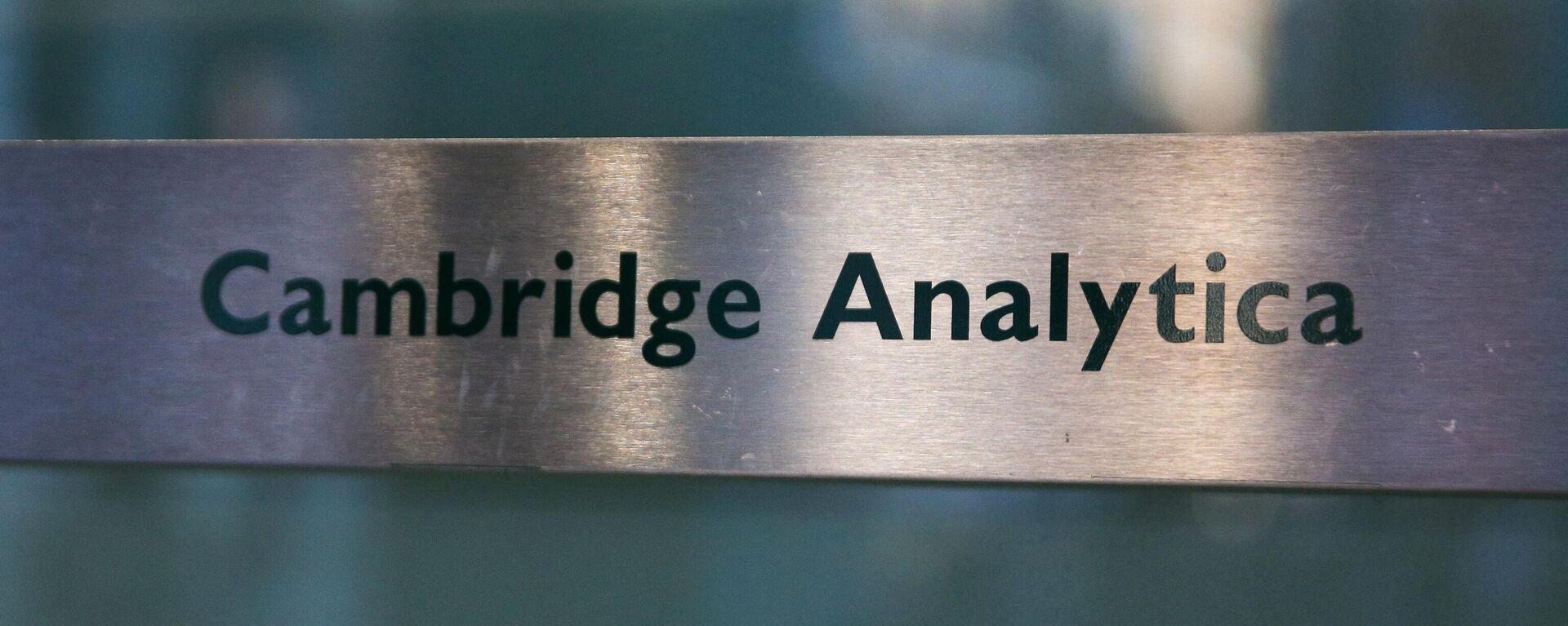 A Cambridge Analytica sign is pictured at the entrance of the building which houses the offices of Cambridge Analytica, in central London on March 21, 2018 - Sputnik International, 1920, 16.02.2023