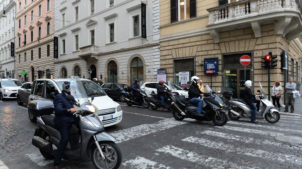 Traffic on Via Millano Street in Rome. - Sputnik International