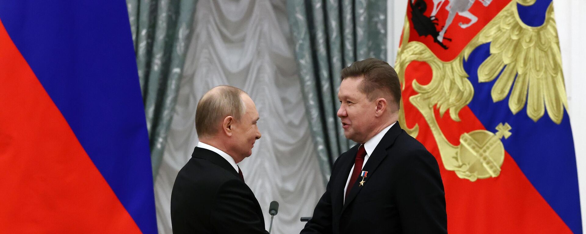 Russian President Vladimir Putin and Alexei Miller, chairman of the Board at Gazprom. - Sputnik International, 1920, 17.02.2023