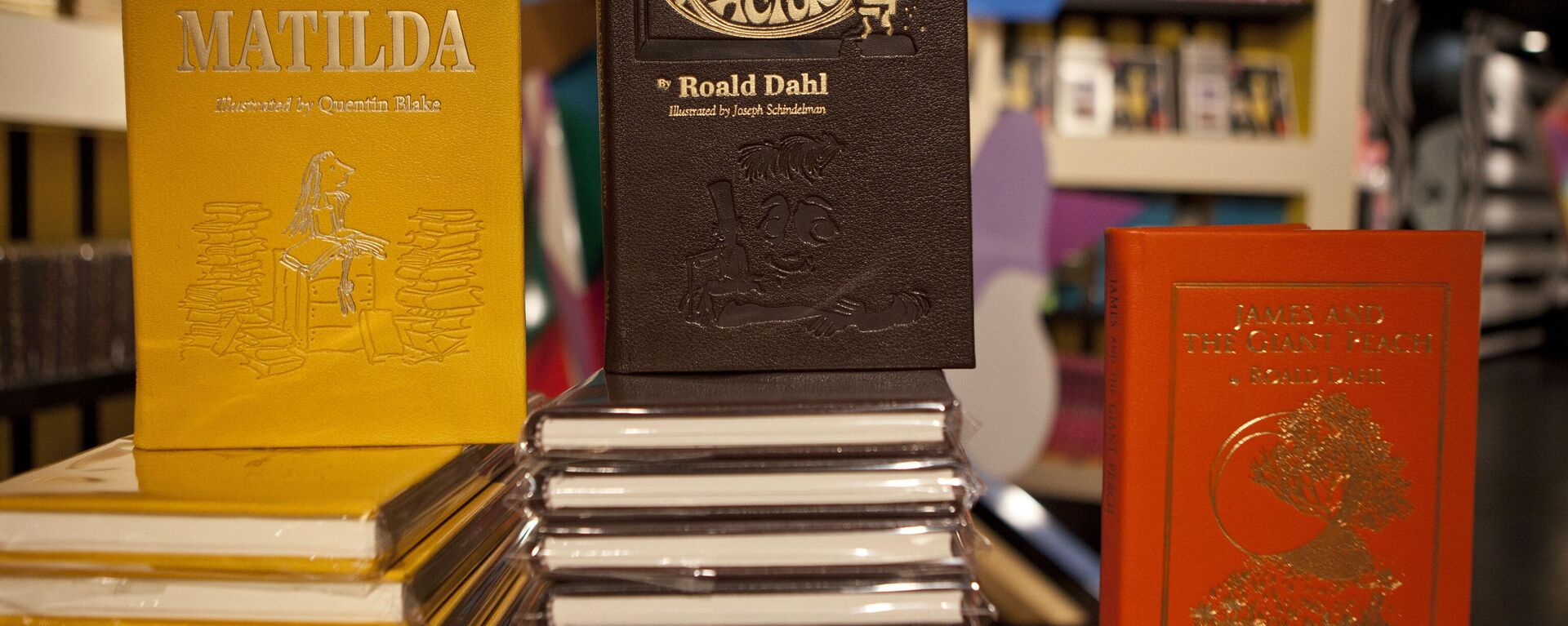 Books by Roald Dahl are displayed at the Barney's store on East 60th Street in New York on Monday, Nov. 21, 2011 - Sputnik International, 1920, 20.02.2023
