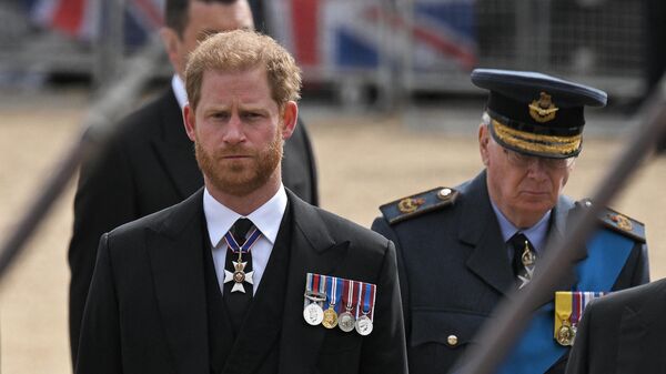 Britain's Prince Harry, Duke of Sussex follows the coffin of Queen Elizabeth II, draped in the Royal Standard, as it travels on the State Gun Carriage of the Royal Navy, from Westminster Abbey to Wellington Arch in London on September 19, 2022 - Sputnik International