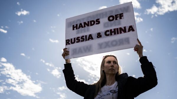Activists in Washington DC protest against US shipping weapons to Ukraine - Sputnik International