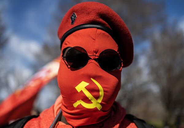 An activist poses for a photo during an antiwar rally at the Lincoln Memorial in Washington, DC, on February 19, 2023. - Sputnik International