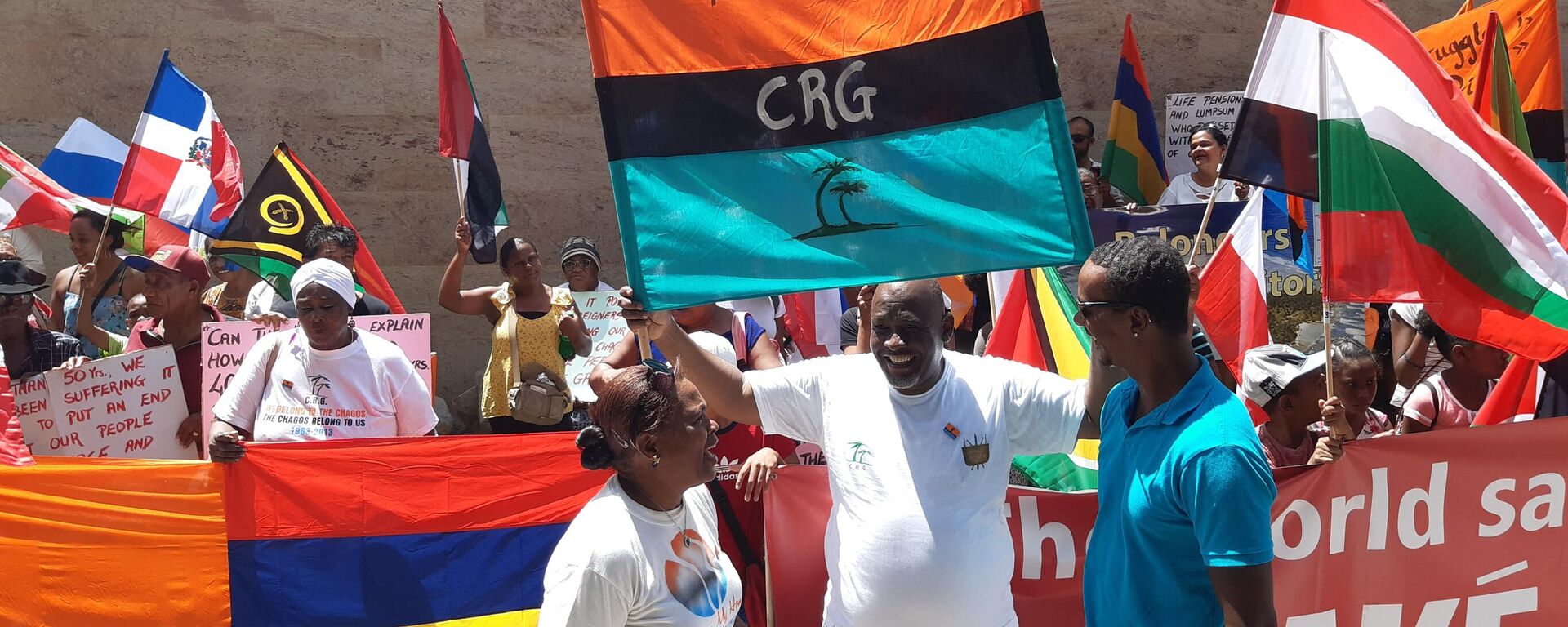 Demonstrators from the Chagos Islands protested at a British defiance of a United Nations deadline to end their illegal occupation of the Indian Ocean archipelago in Port Louis on November 22, 2019. - Sputnik International, 1920, 20.02.2023