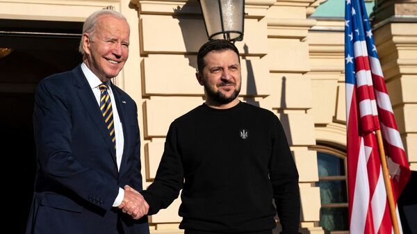 President Joe Biden (L) is greeted by Ukrainian President Volodymyr Zelensky upon his arrival at the Mariinsky Palace in Kiev on February 20, 2023 - Sputnik International