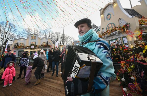 Maslenitsa festivities in Gorky Park in Moscow. - Sputnik International