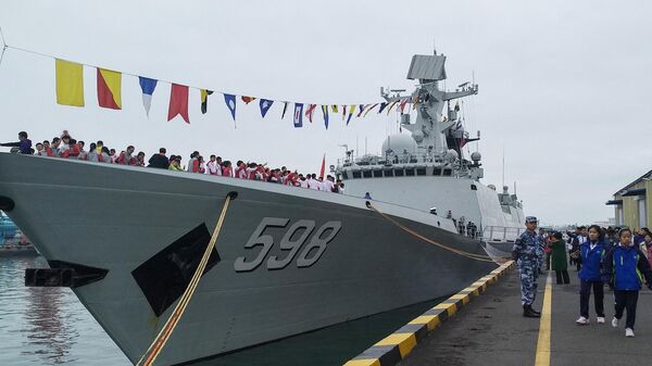 This photo taken on April 24, 2019 shows people visiting China's guided-missile frigate Rizhao during a public open day in Qingdao in China's eastern Shandong province - Sputnik International