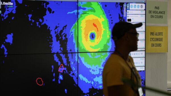 Forecasters monitor Cyclone Freddy at the France weather station, Meteo France, in Saint Denis de la Reunion, on the French overseas island of La Reunion on February 20, 2023 - Sputnik International