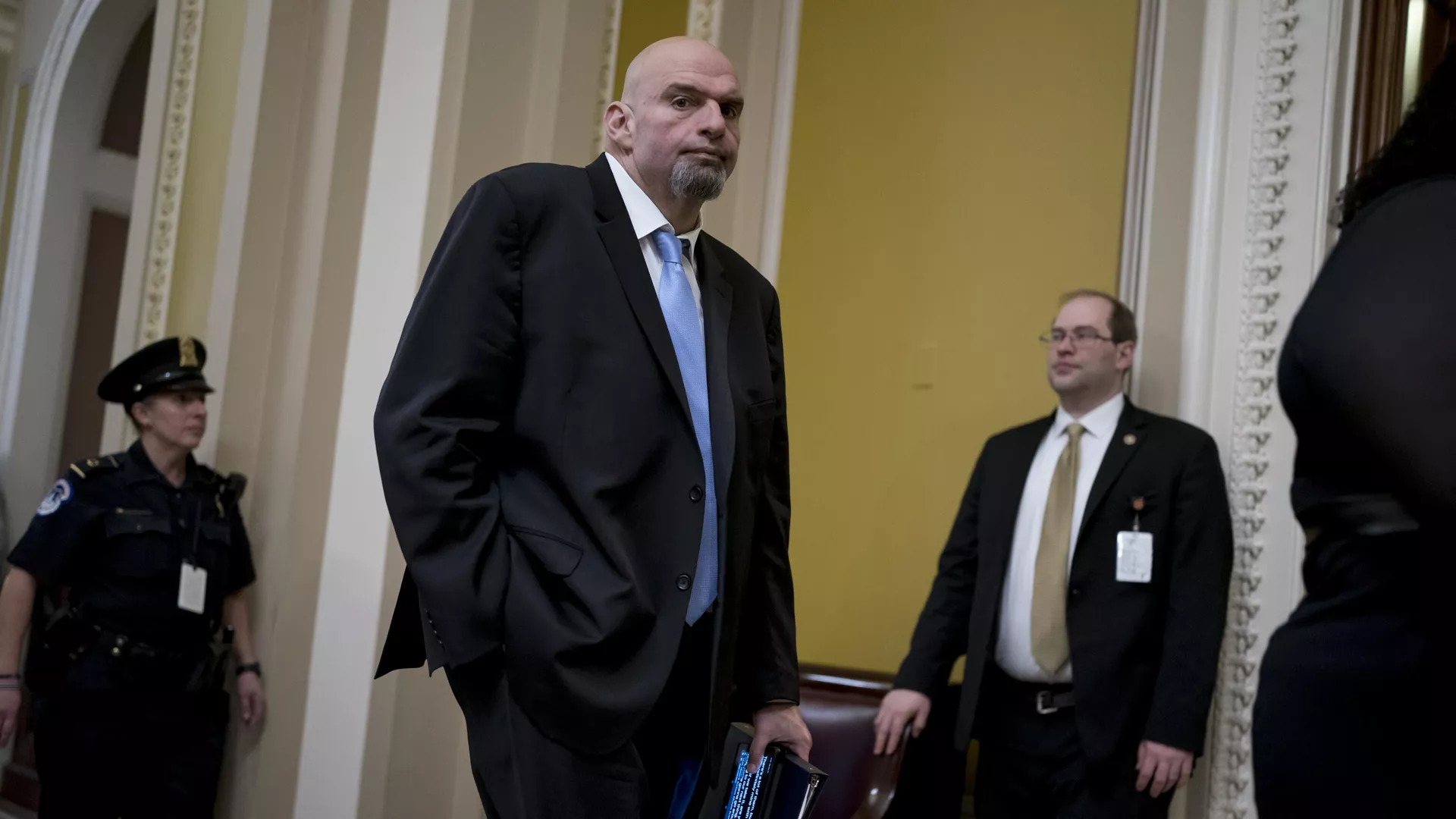 Senator-elect John Fetterman, D-Pa., whose victory helped give Democrats the majority, walks past the Senate before meeting with Senate Majority Leader Chuck Schumer, D-N.Y., at the Capitol in Washington, Tuesday, Nov. 15, 2022. - Sputnik International, 1920, 31.10.2023