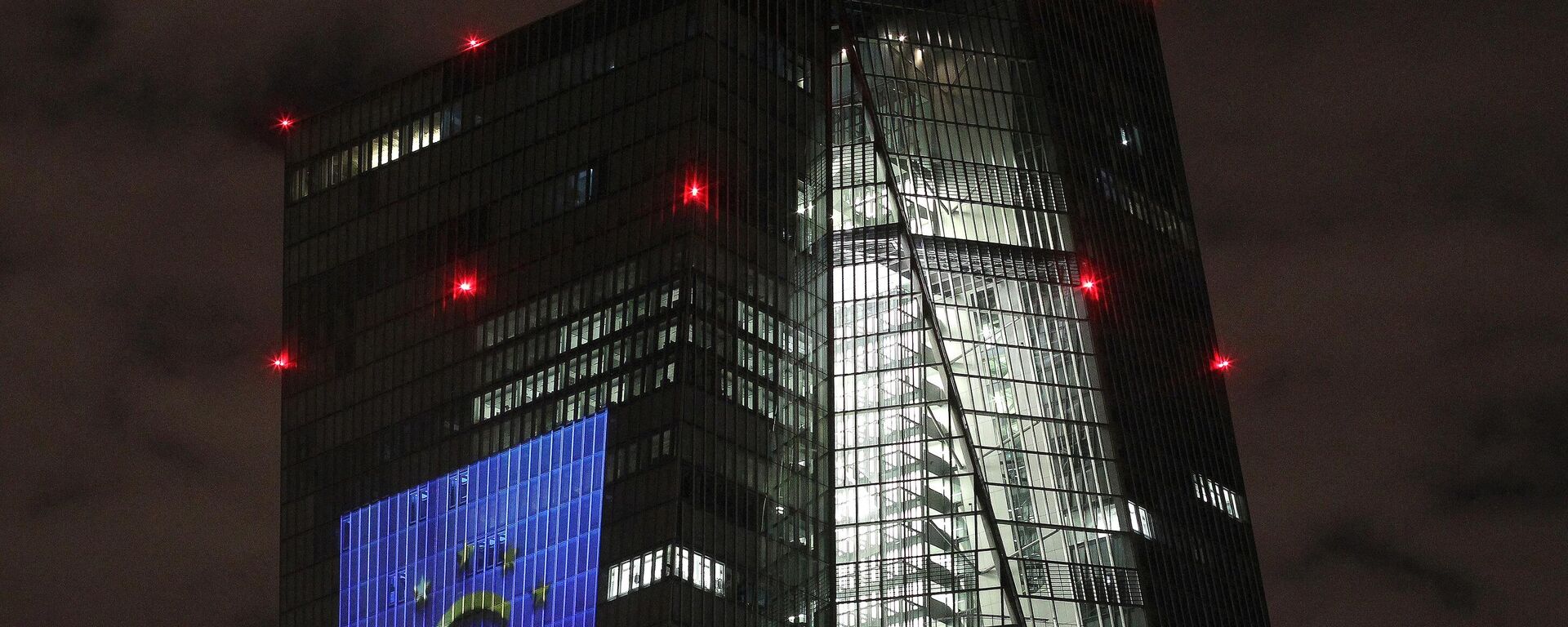 The tower of the European Central Bank (ECB) main building showing the illuminated euro currency symbol in Frankfurt/Main, western Germany, on December 30, 2021,  - Sputnik International, 1920, 24.02.2023