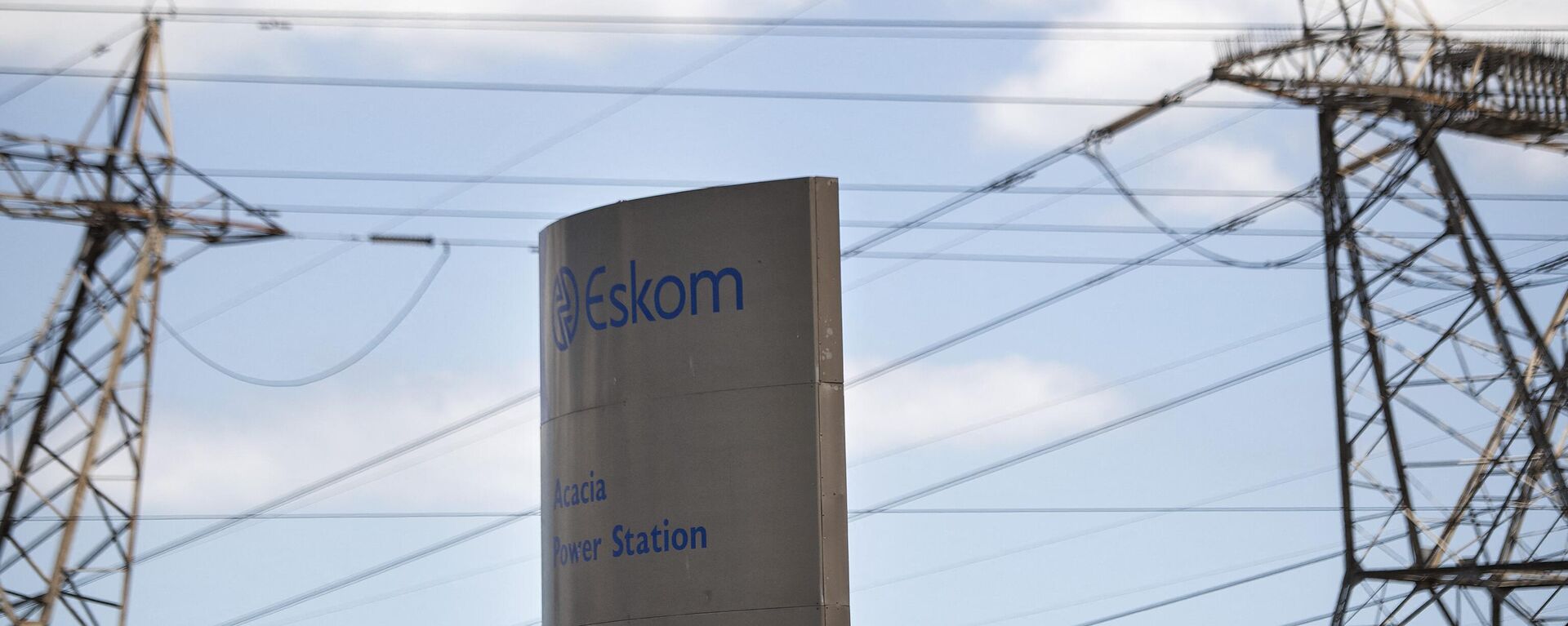 A sign for Eskom, the South African electricity authority, stands next to electricity pylons near Cape Town on January 22, 2023.  - Sputnik International, 1920, 24.02.2023