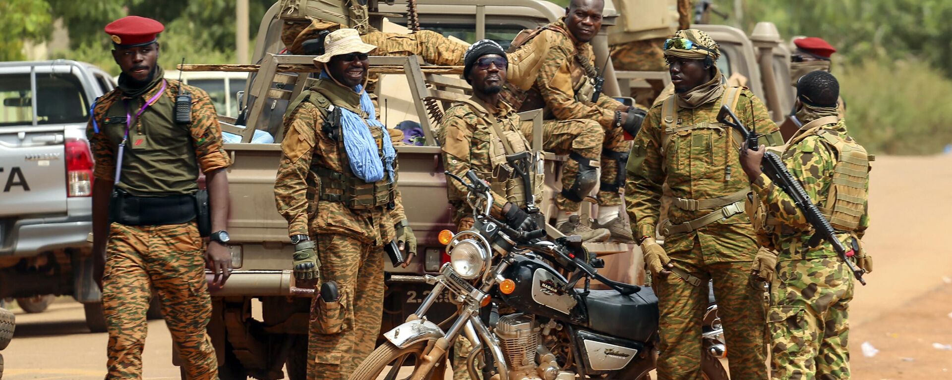 Soldiers loyal to Burkina Faso's latest coup leader Capt. Ibrahim Traore gather outside the National Assembly as Traore was appointed Burkina Faso's transitional president in Ouagadougou, Burkina Faso, Friday Oct. 14, 2022. - Sputnik International, 1920, 22.03.2023