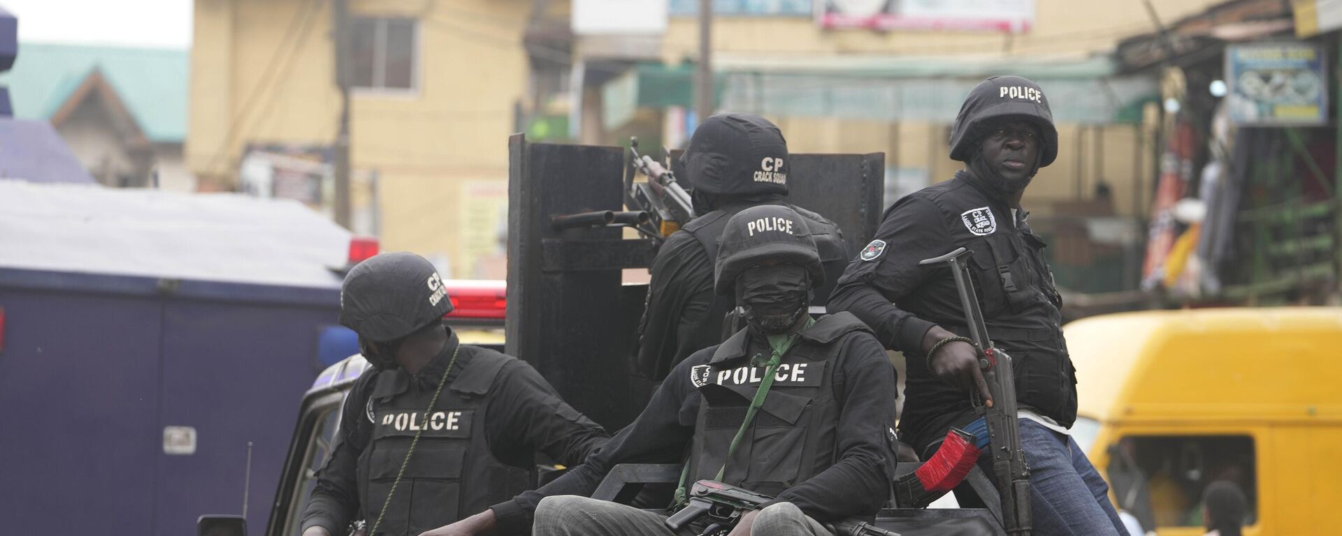 Police officers patrol during a protest by Nigeria Labour Congress on the street in Lagos, Nigeria, on July 26, 2022. - Sputnik International, 1920, 24.02.2023