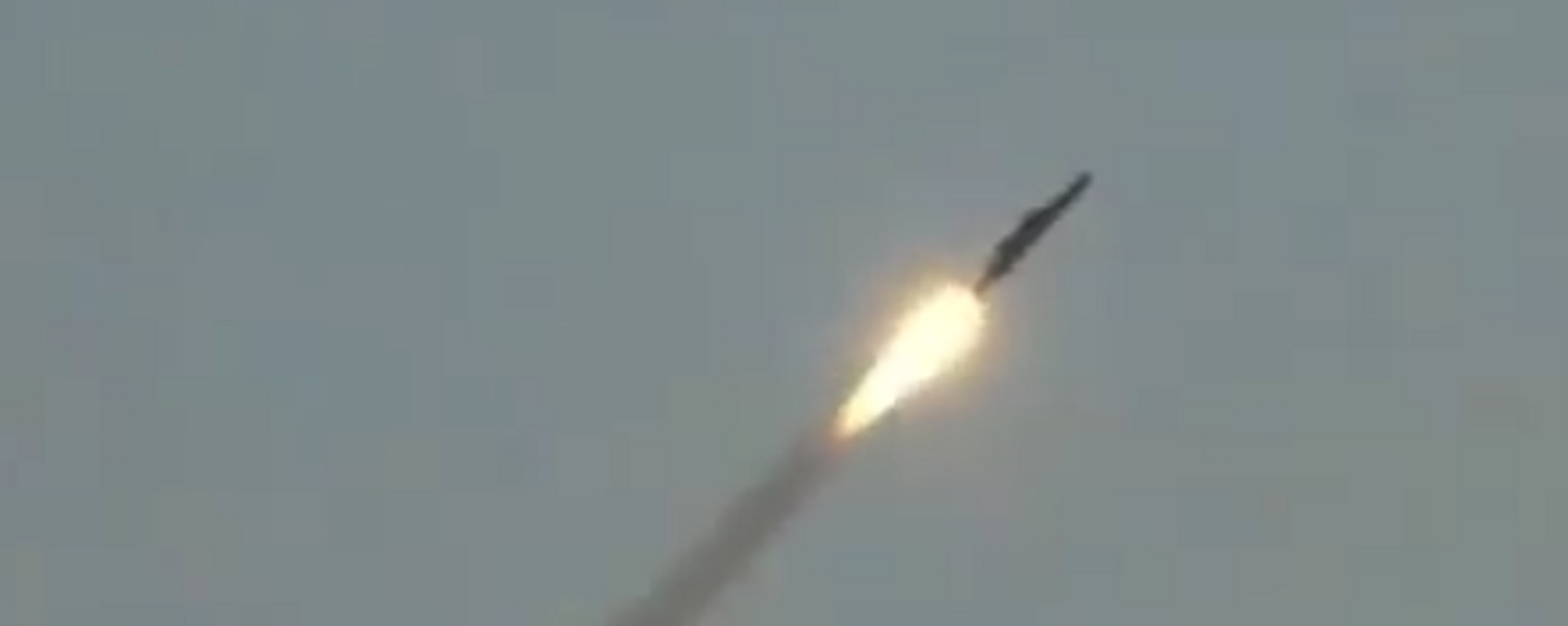 Screenshot captures image of Iran's new cruise missile capable of reaching a controlled distance of 1,650 kilometers. - Sputnik International, 1920, 29.05.2023