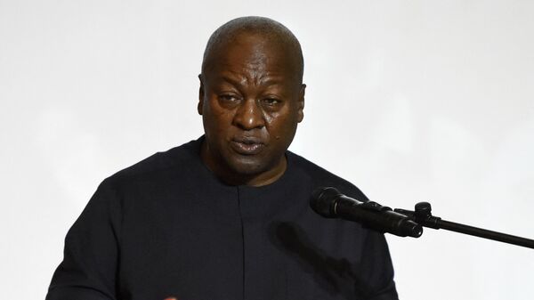Former Ghanian president and candidate for the opposition National Democratic Congress (NDC), John Dramani Mahama, speaks during the signing of the presidential election peace pact in Accra, on December 4, 2020, ahead of the December 7, 2020 presidential elections. - Sputnik International
