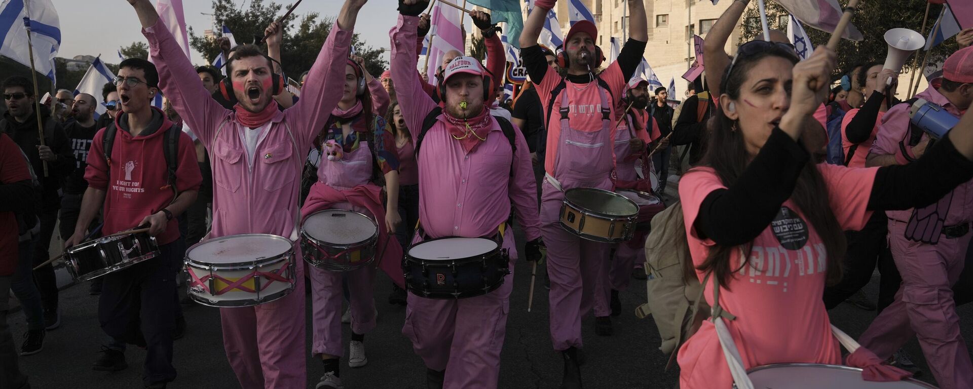 Israelis protest against plans by Prime Minister Benjamin Netanyahu's new government to overhaul the judicial system, near the Knesset, Israel's parliament in Jerusalem, Monday, Feb. 20, 2023 - Sputnik International, 1920, 25.02.2023