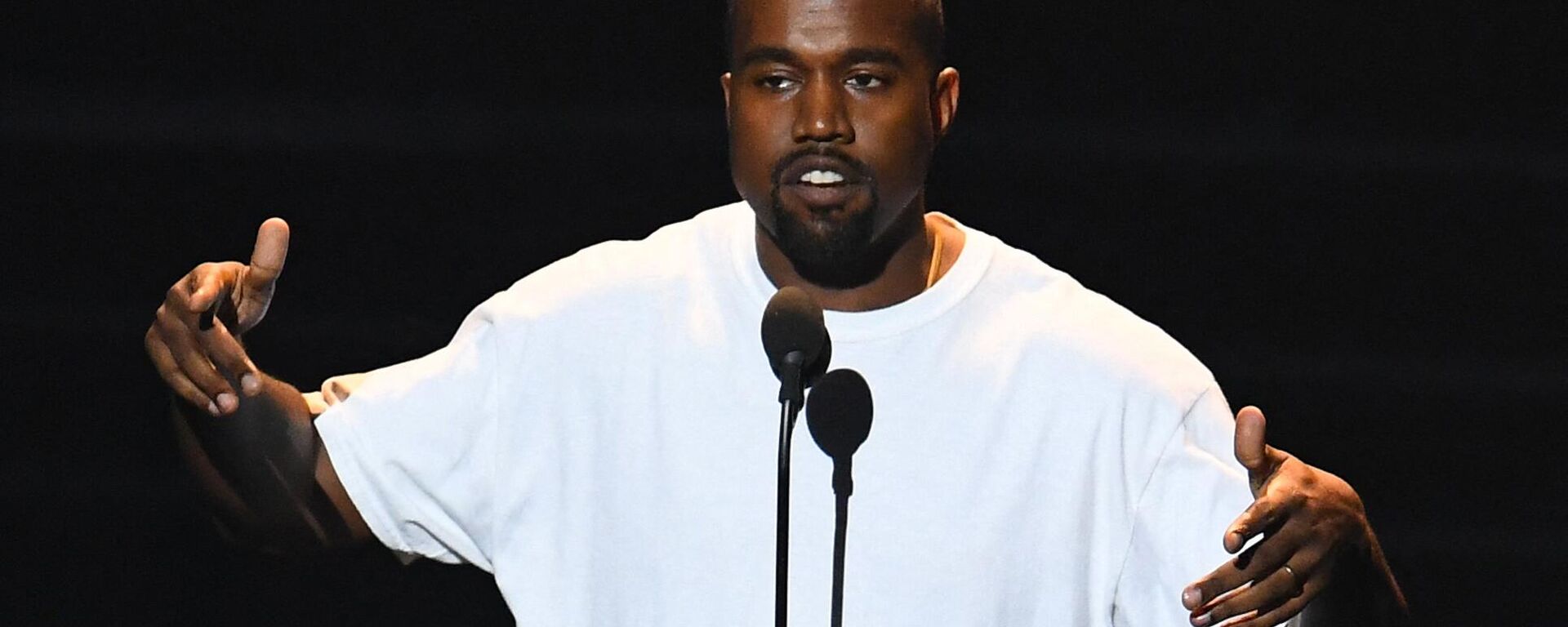 Kanye West performs on stage during the 2016 MTV Video Music Awards on August 28, 2016 at Madison Square Garden in New York - Sputnik International, 1920, 28.02.2023