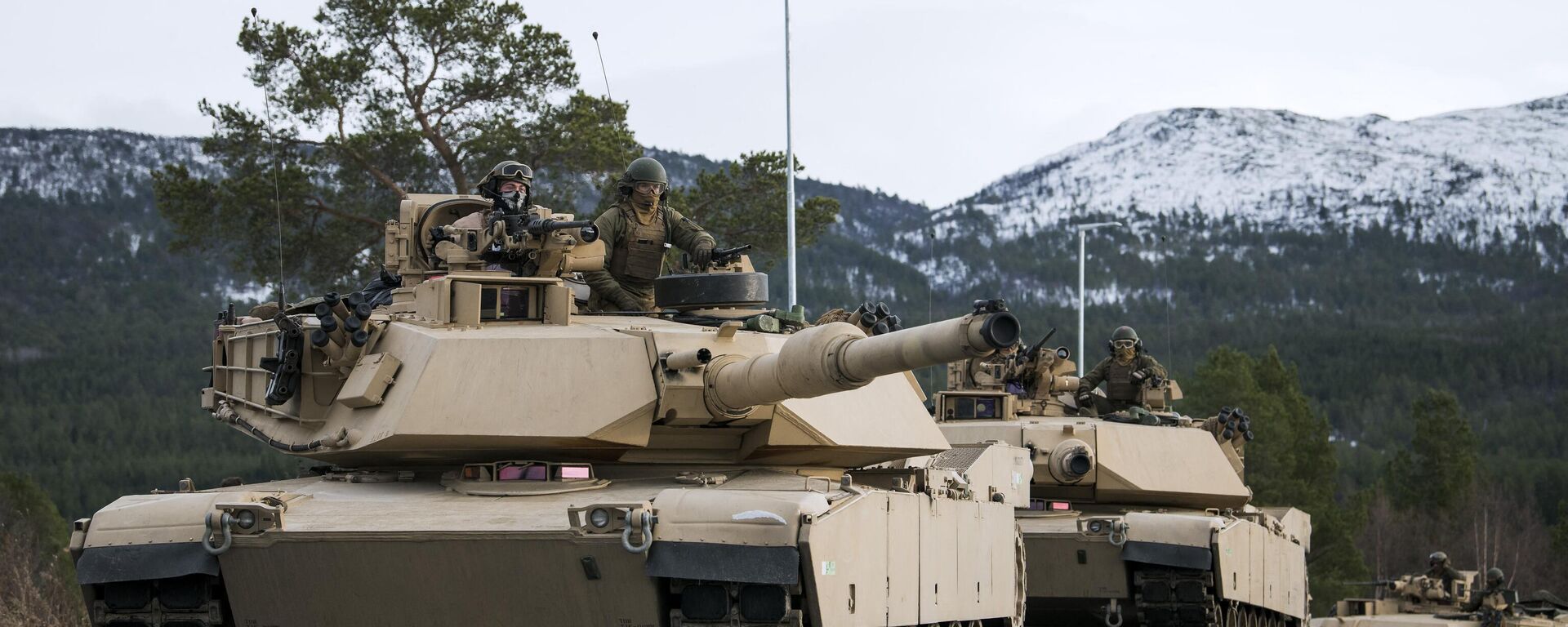 US Marines drive an M1 Abrams as part of the Trident Juncture 2018 NATO-led military exercise on November 1, 2018. - Sputnik International, 1920, 01.03.2023