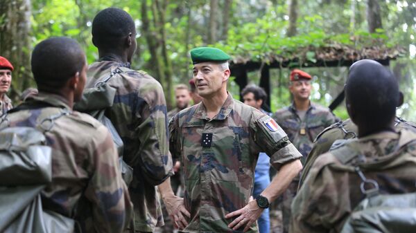 General Thierry Burkhard, French Army Chief of the Defence Staff, talks on April 15, 2022 to a group of soldiers from Cameroon, Chad, Gabon, Democratic republic of Congo, Republic of Congo and Central African Republic taking part in a training at the Raponda Walker Arboretum forest in Akanda, Gabon - Sputnik International