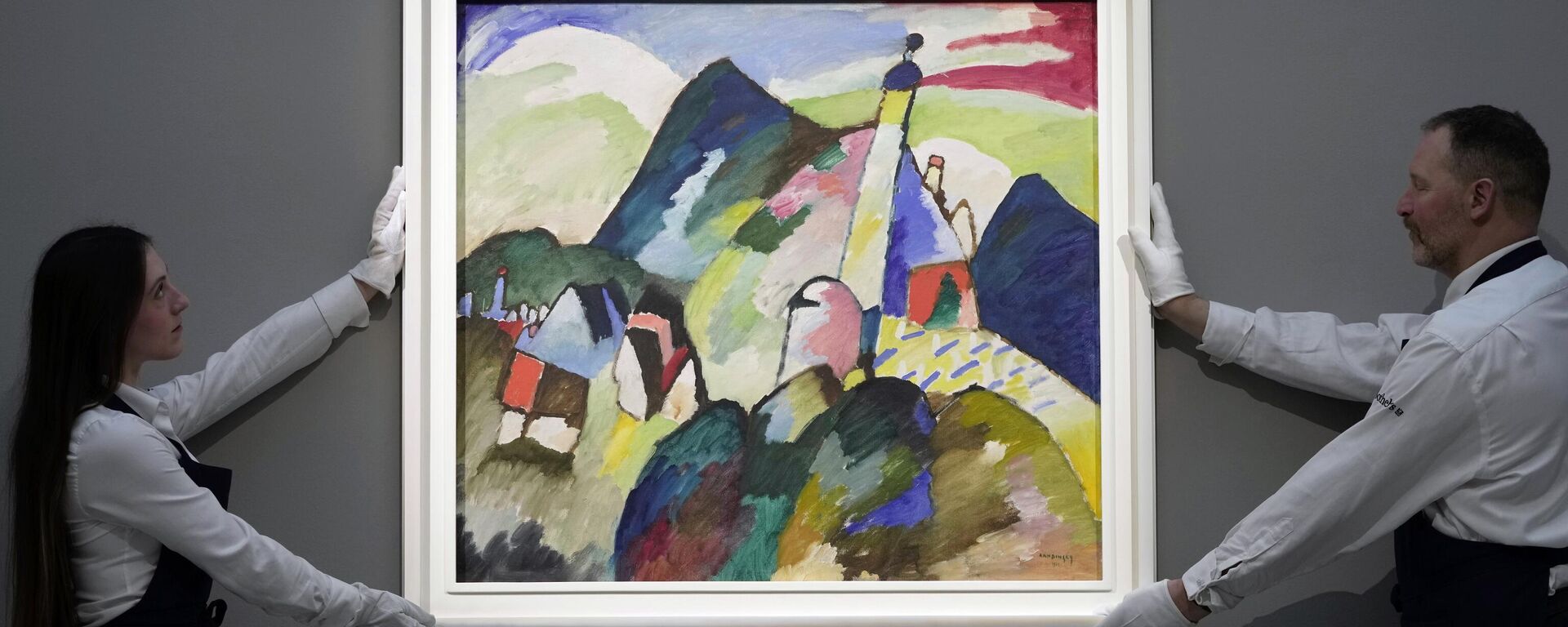 The painting  Murnau with Church II by Russian artist Wassily Kandinsky on display during a media preview of Sotheby's auction, in London, on Feb. 22, 2023.  - Sputnik International, 1920, 02.03.2023