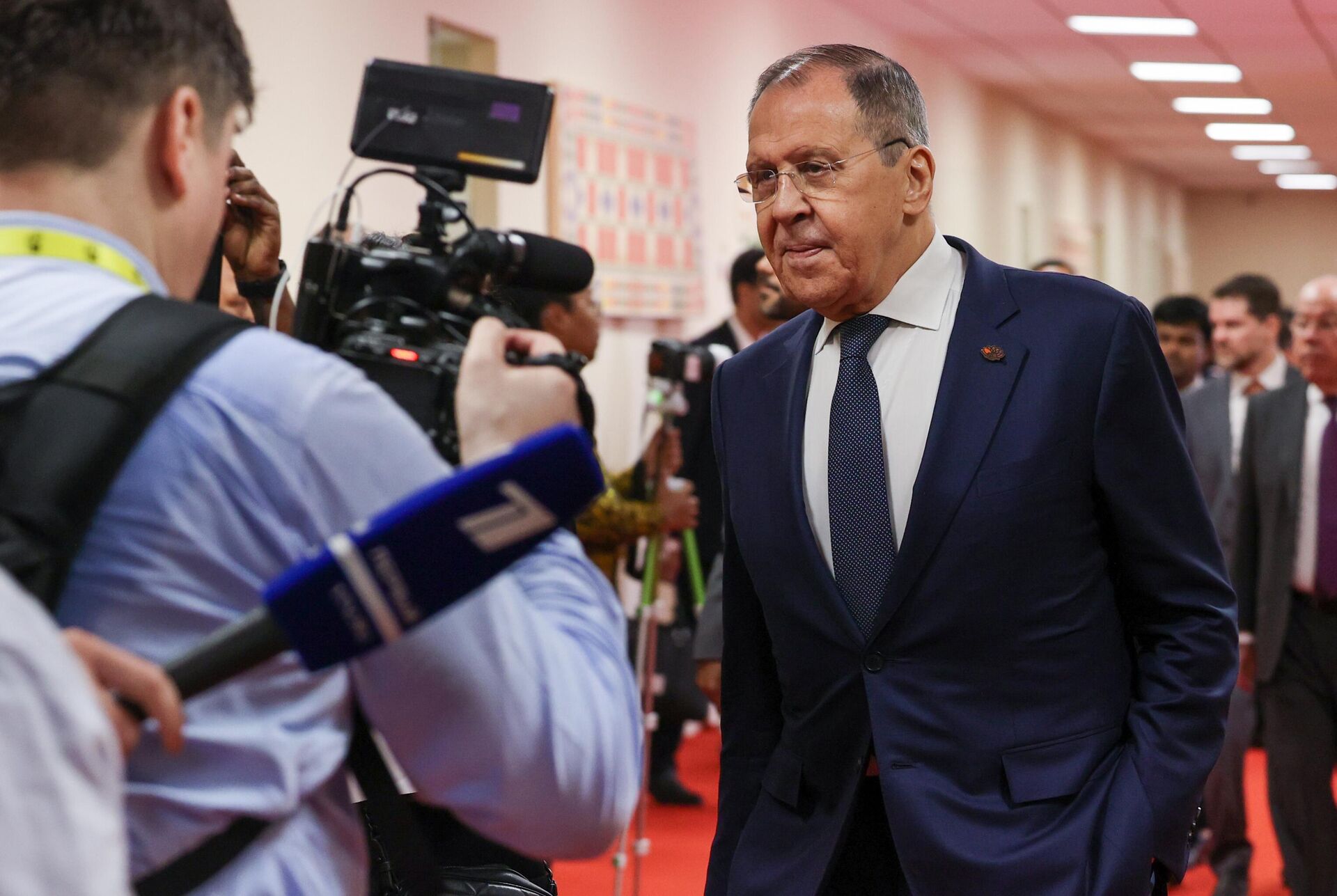 In this handout photo released by the Russian Foreign Ministry, Russian Foreign Minister Sergey Lavrov talks to the media during the G20 Foreign Ministers' Meeting (G20 FMM), in New Delhi, India. Editorial use only, no archive, no commercial use. - Sputnik International, 1920, 02.03.2023