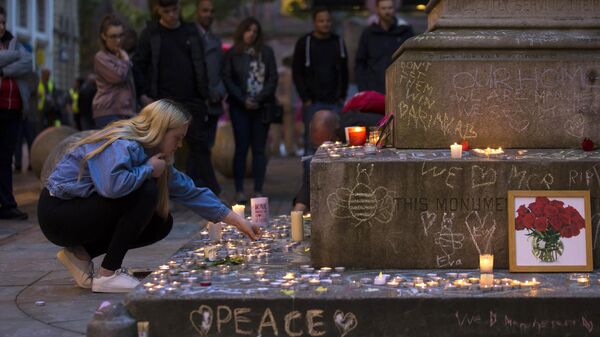 A vigil in St Ann's Square in Manchester, north west England on May 29, 2017, placed in tribute to the victims of the May 22 terror attack at the Manchester Arena. - Sputnik International