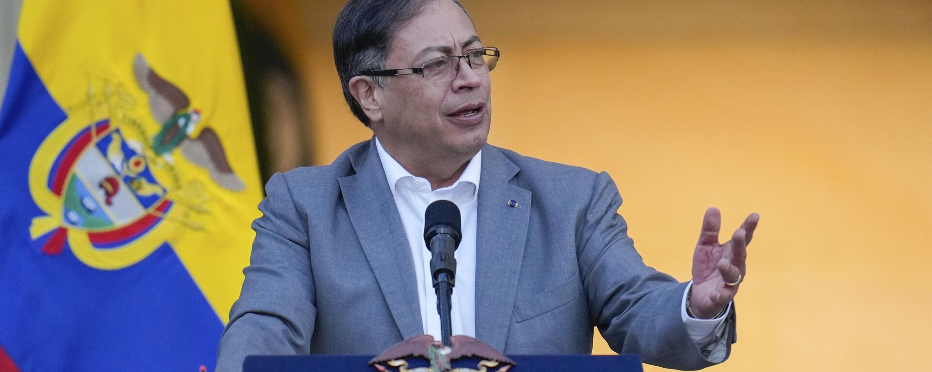 Colombian President Gustavo Petro speaks to supporters before presenting to Congress a proposed bill to reform the healthcare system - Sputnik International, 1920, 16.06.2024