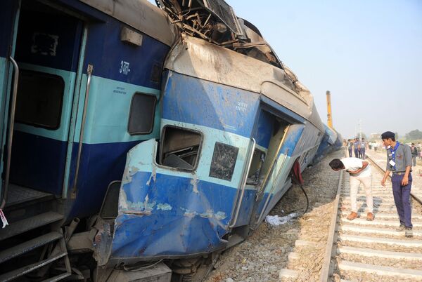 A passenger train derailed near Pukhrayan in Kanpur district, in northern India on 20 November 2016, killing at least 63 travelers - most of whom were sleeping when the fatal accident occurred. - Sputnik International