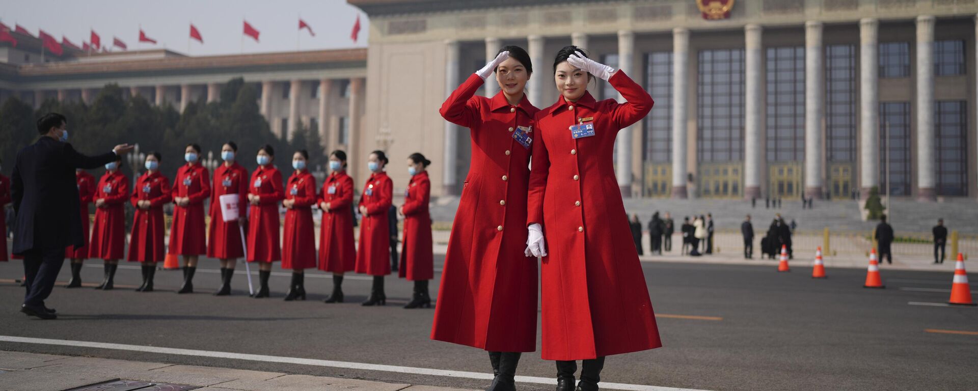 Bus hostesses pose for photos outside the Great Hall of the People - Sputnik International, 1920, 05.03.2023