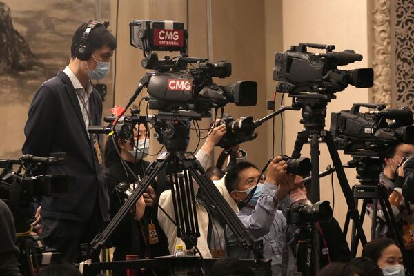 Abouve: Journalists atted a press conference on the eve of the opening session of the annual meeting of China&#x27;s National People&#x27;s Congress (NPC) at the Great Hall of the People in Beijing. - Sputnik International