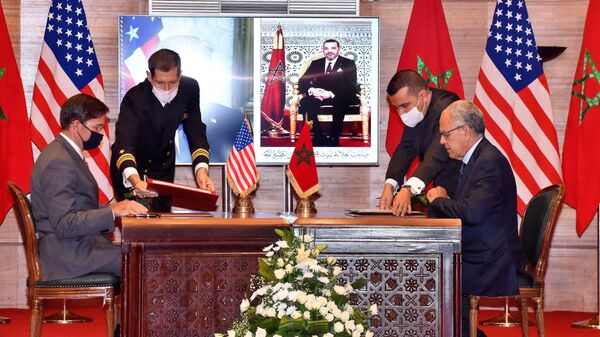 US Defence Secretary Mark Esper (L) sings a military cooperation deal with Morocco's Minister Delegate of National Defense Abdellatif Loudiyi (R) on October 2, 2020, in the capital Rabat. - Sputnik International