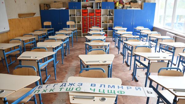 A view shows an empty classroom at a school  - Sputnik International
