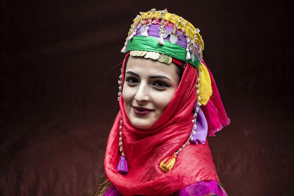 A Syrian Kurdish woman in traditional attire during the yearly ceremony celebrating &quot;Kurdish Clothing Day&quot;.  - Sputnik International