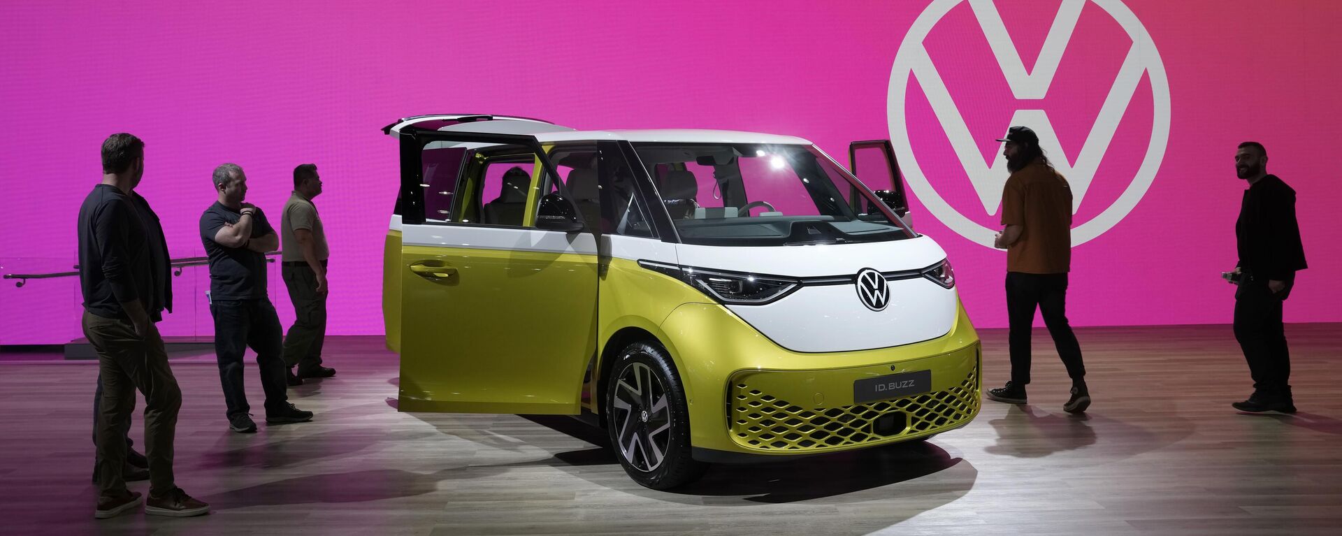 Автомобиль Volkswagen ID. Buzz на выставке AutoMobility в Лос-Анджелесе  - Sputnik International, 1920, 03.09.2024