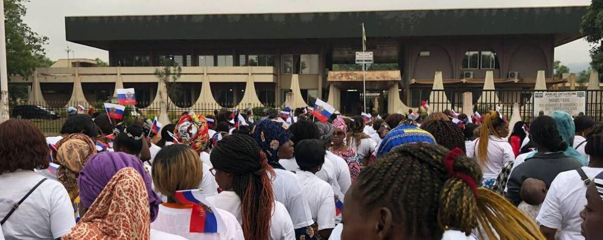 On March 8, on the occasion of International Women's Day, the social movement A Mama ti Touadéra organized a rally in front of the Russian Embassy in Bangui, the Central African Republic (CAR), in support of friendly ties between the two countries. - Sputnik International, 1920, 08.03.2023