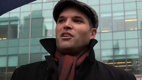 On February 29, 2012, in Bryant Park, journalist Matt Taibbi talks to Occupy Wall Street activists about Bank of America and the mortgage crisis. - Sputnik International