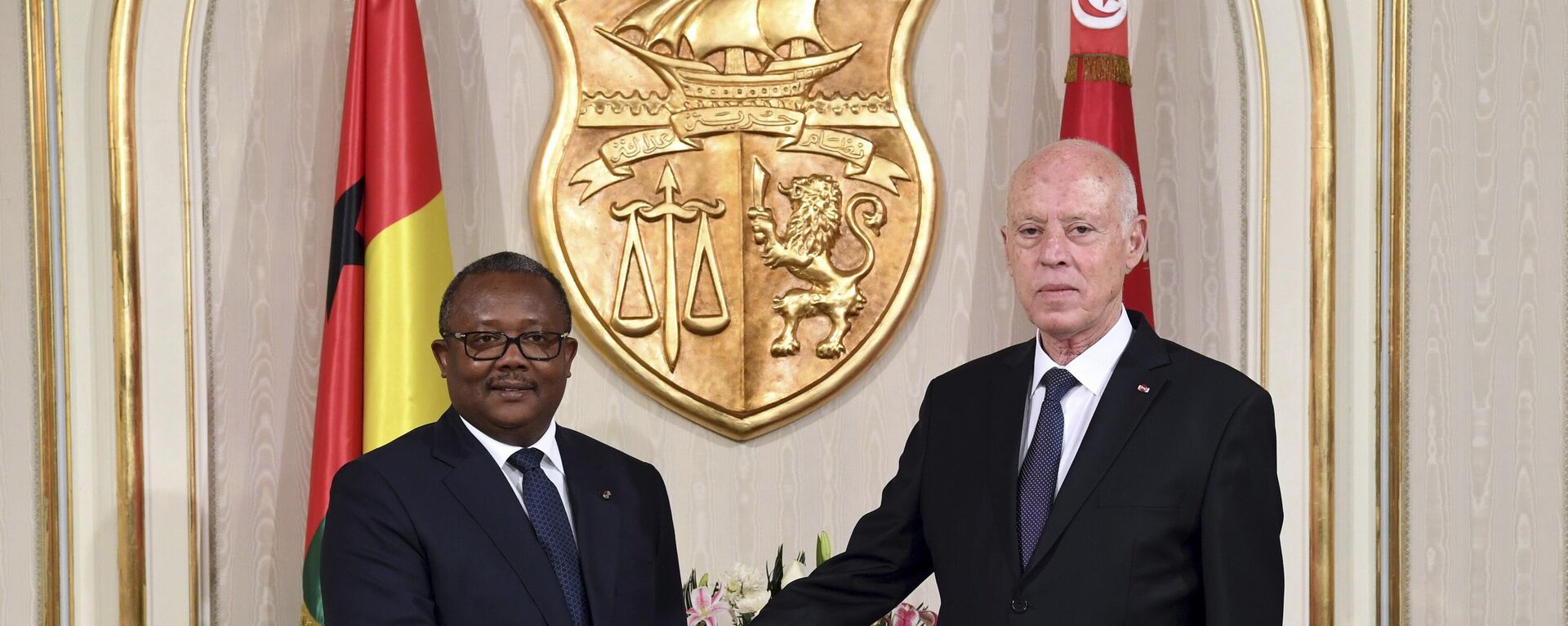 Tunisian President Kais Saied, right, shakes hands with President of Guinea-Bissau Umaro Sissoco Embalo before a meeting in Carthage, near Tunis, Tunisia, Wednesday, March 8, 2023 - Sputnik International, 1920, 09.03.2023