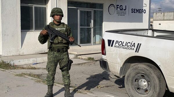A Mexican army soldier guards the Tamaulipas State Prosecutor's headquarters in Matamoros, Mexico, Wednesday, March 8, 2023. - Sputnik International