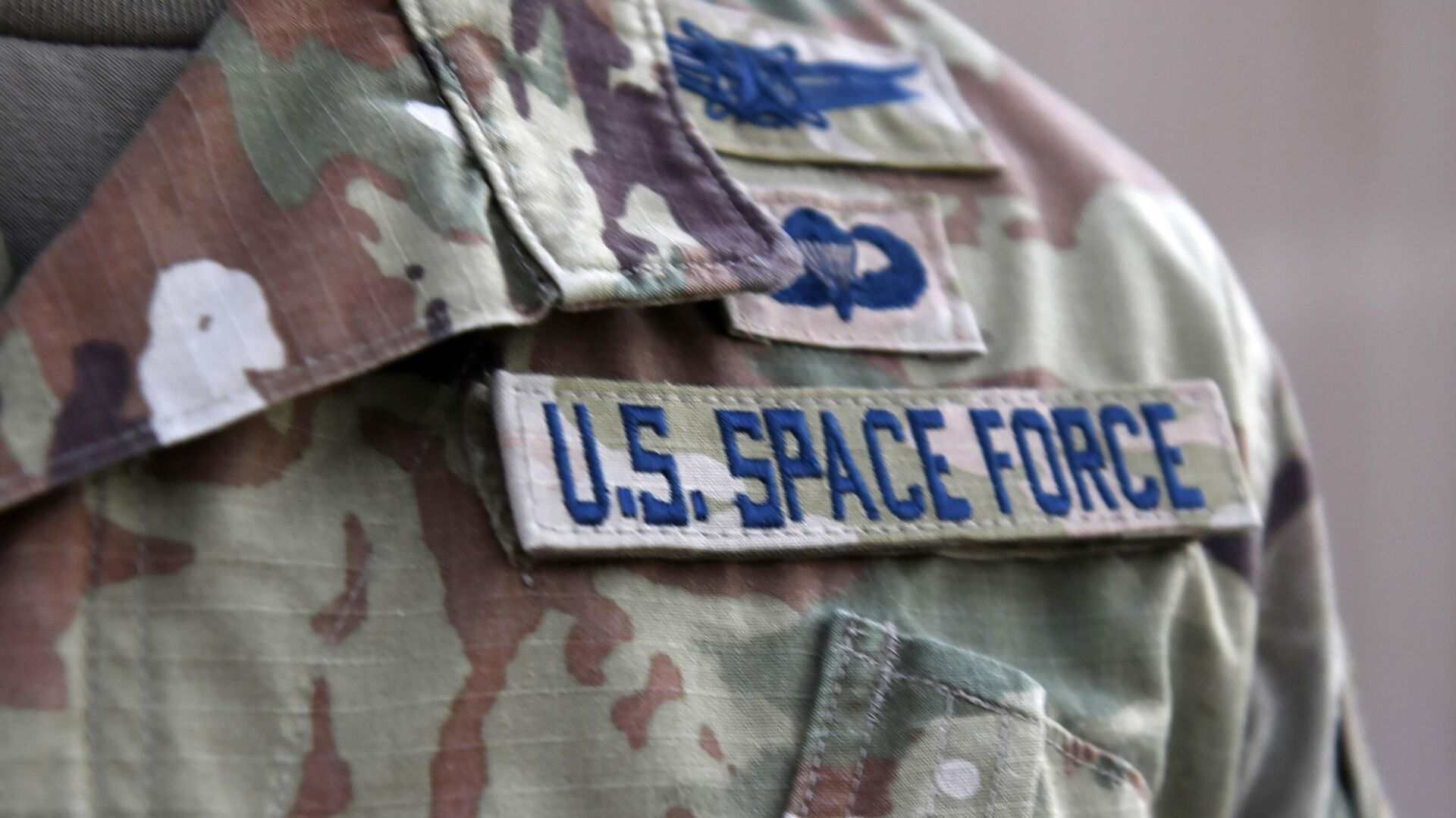 In this photo released by the US Air Force, Capt. Ryan Vickers stands for a photo to display his new service tapes after taking his oath of office to transfer from the US Air Force to the US Space Force at Al-Udeid Air Base, Qatar, Tuesday, Sept. 1, 2020. - Sputnik International, 1920, 05.02.2024