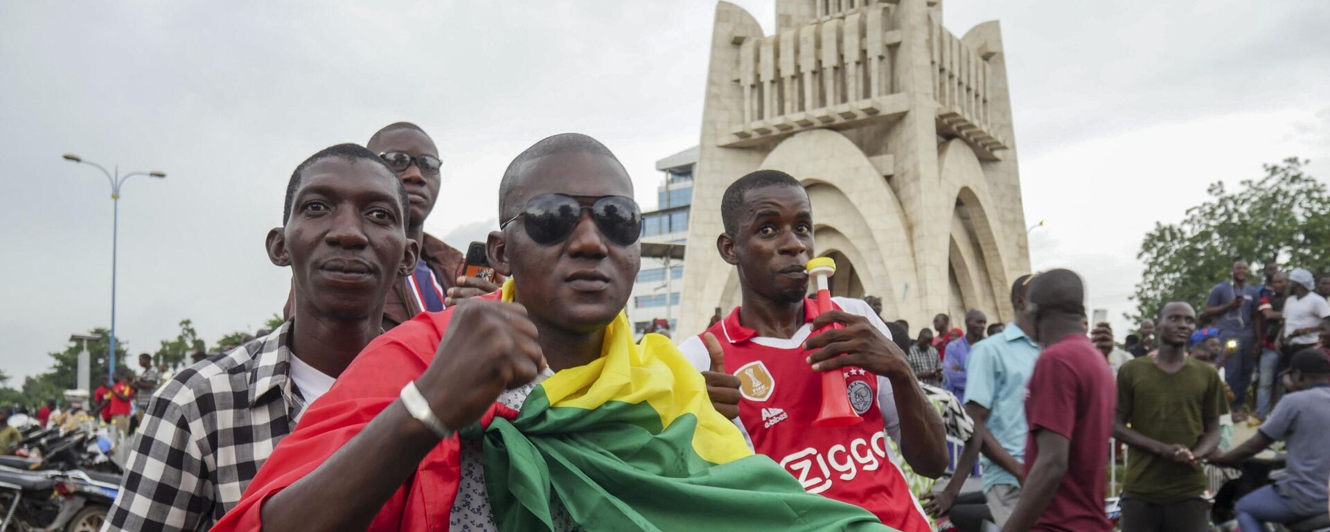 A man wears a national flag as he celebrates with others in the streets in the capital Bamako, Mali Tuesday, Aug. 18, 2020 - Sputnik International, 1920, 10.03.2023