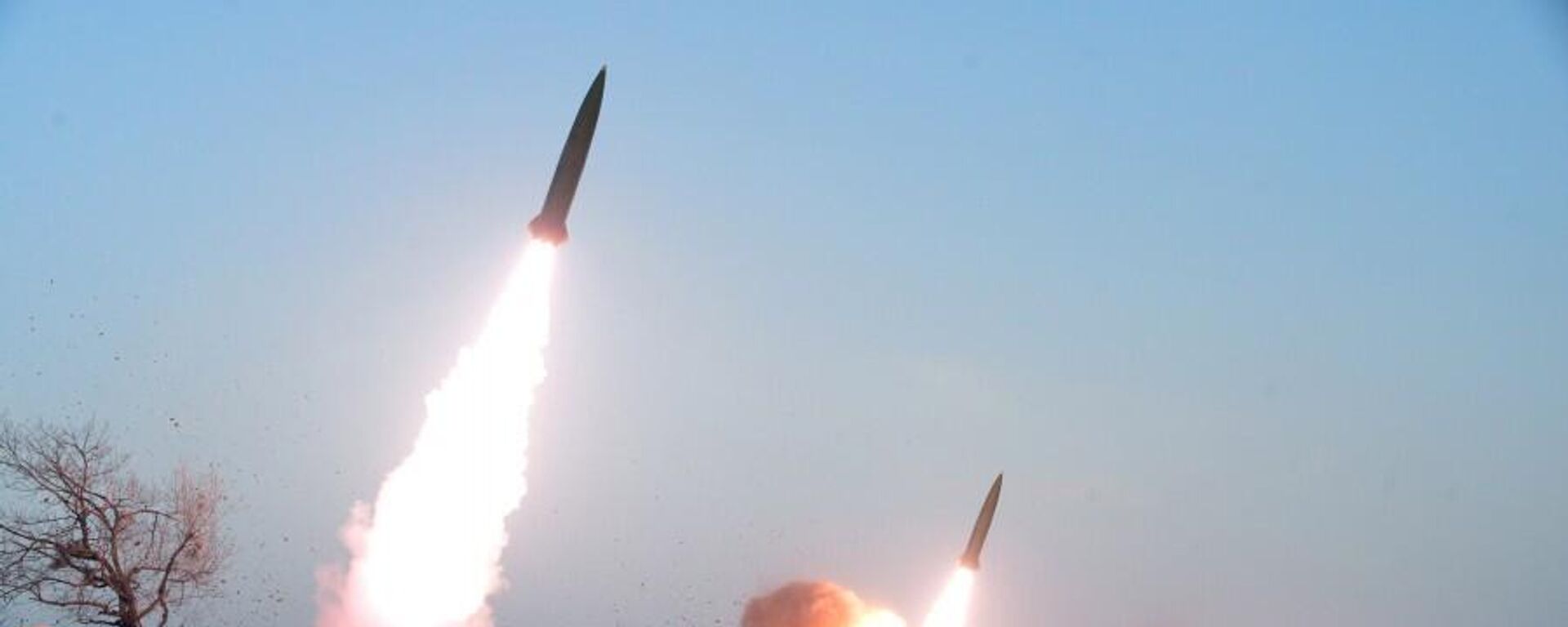 North Korean rocket artillery fire a volley of short-range ballistic missiles in a drill - Sputnik International, 1920, 10.03.2023