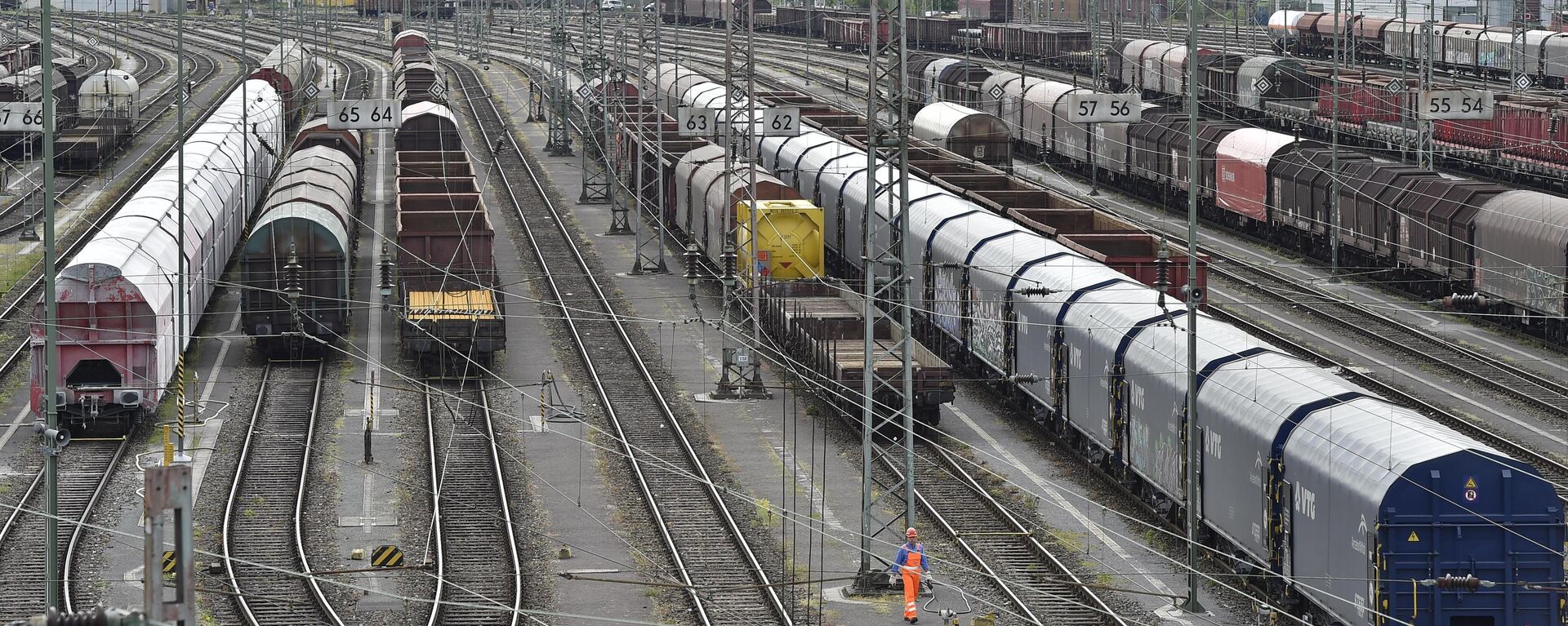 Freight trains stand still at a train station in Hagen, western Germany, at the start of Germany's longest rail strike on Monday, May 4, 2015. - Sputnik International, 1920, 27.03.2023