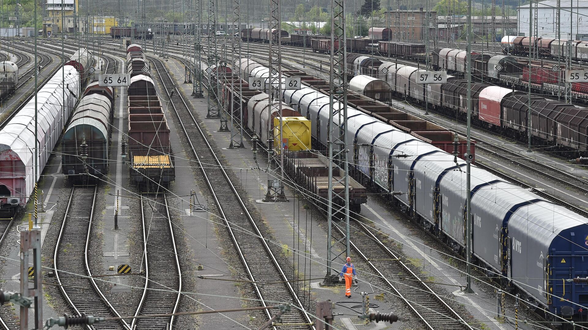 Freight trains stand still at a train station in Hagen, western Germany, at the start of Germany's longest rail strike on Monday, May 4, 2015. - Sputnik International, 1920, 27.03.2023