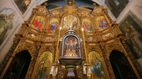 A lamp containing the Holy Fire delivered from Jerusalem to the Holy Resurrection Church near the Kiev-Pechersk Lavra. File photo. - Sputnik International