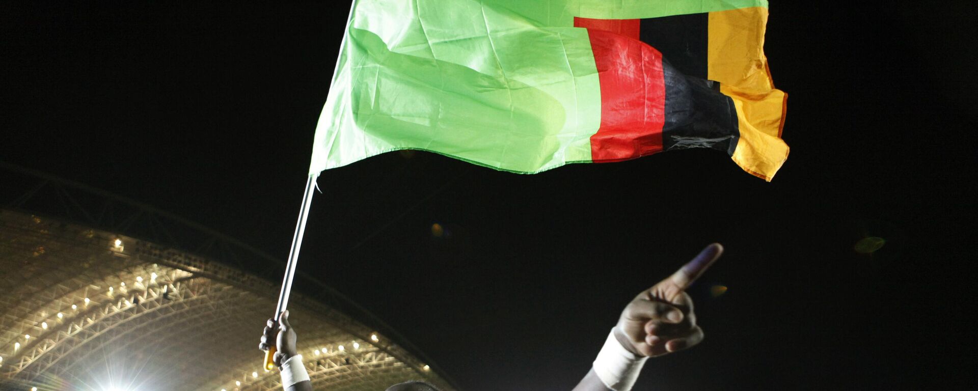 Zambia's goalkeeper Kennedy Mweene carries a Zambia flag as he celebrates his team winning the African Cup of Nations, after beating Ivory Coast in the tournament final soccer match at Stade de l'Amitie in Libreville, Gabon Sunday, Feb. 12, 2012. - Sputnik International, 1920, 12.03.2023