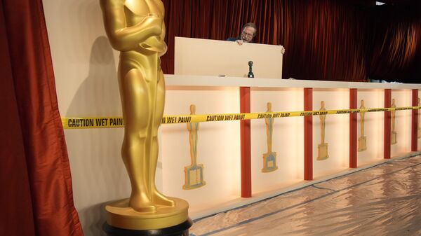 A worker assembles a backdrop along the carpet during preparations for Sunday's 95th Academy Awards, Friday, March 10, 2023, in Los Angeles. - Sputnik International